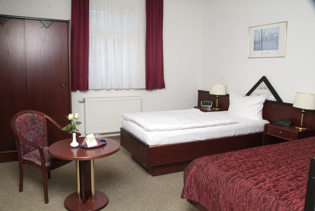 Am Rossplan Hotell Altenburg Rum bild